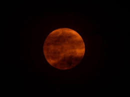 Lua avermelhada encanta mas é mau sinal em vários pontos do Brasil; entenda...