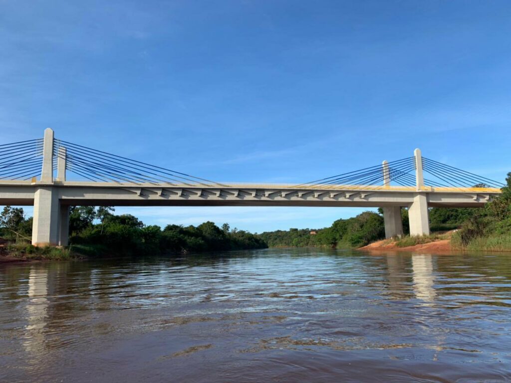 Bolsonaro inaugura ponte que aproxima 4 estados da Ferrovia Norte-Sul