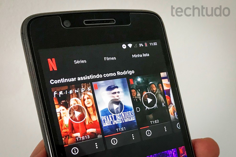 A Netflix tem um WhatsApp para disponibilizar figurinhas de alguns dos  principais títulos da plataforma de streaming.